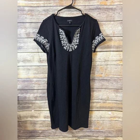 Talbots Embroidered Black Shift Dress Petite M Medium Short Sleeve Pockets Midi - Picture 2 of 5